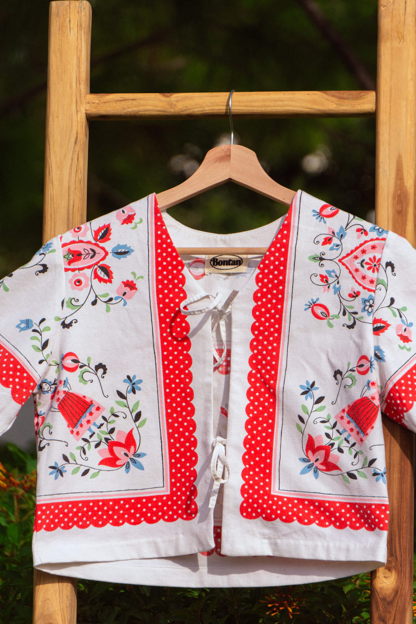 Cottage Tie-Front (Women's Small)