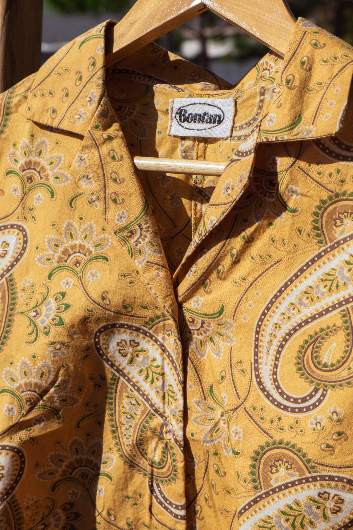 Oro Paisley Button Down (Women's Medium)